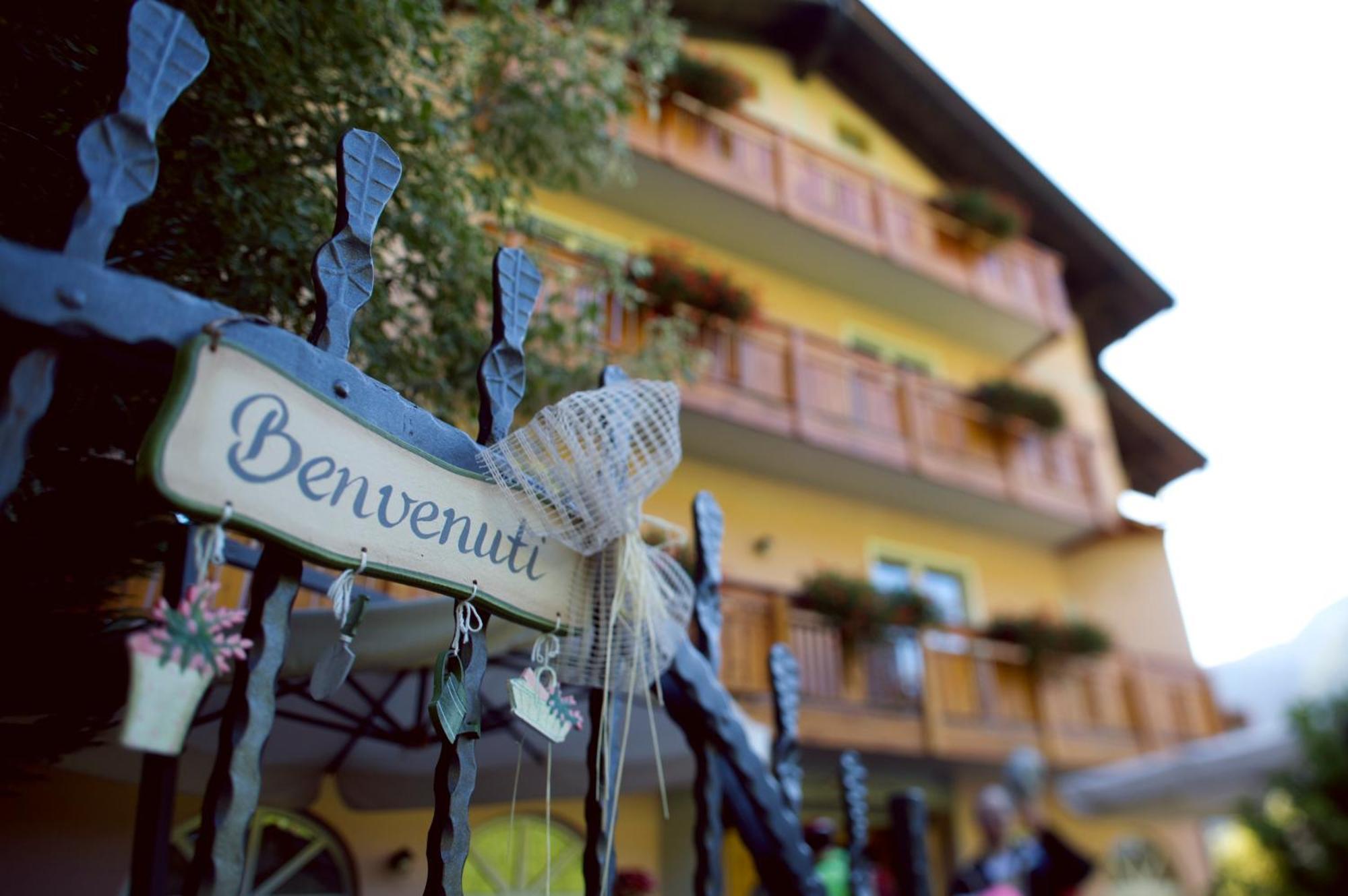 Hotel Michela Malè Esterno foto