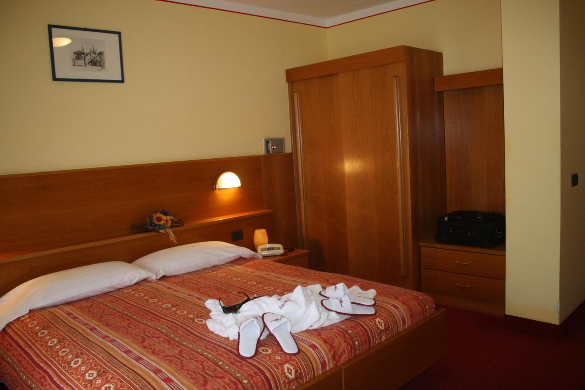 Hotel Michela Malè Esterno foto